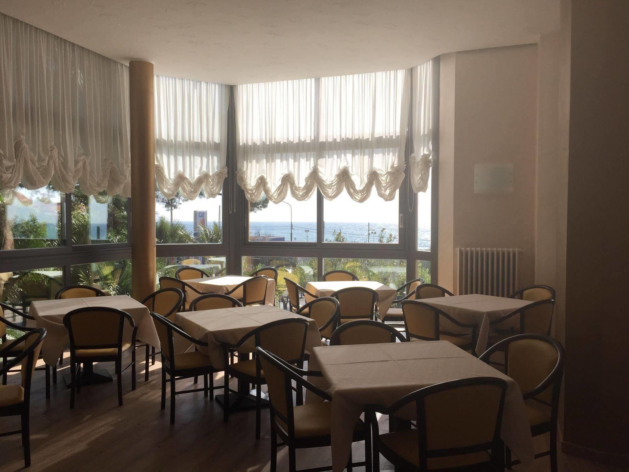 Hotel Napoleon Санремо Екстер'єр фото